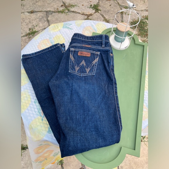 Wrangler Denim - EUC wrangler straight leg dark wash cash rn 130273 5/6 x 32 🌻